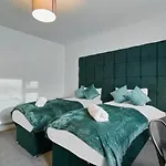 Esmerelda - Sleeps 8 - Contractors - Free Parking