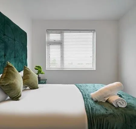 Esmerelda - Sleeps 8 - Contractors - Free Parking *