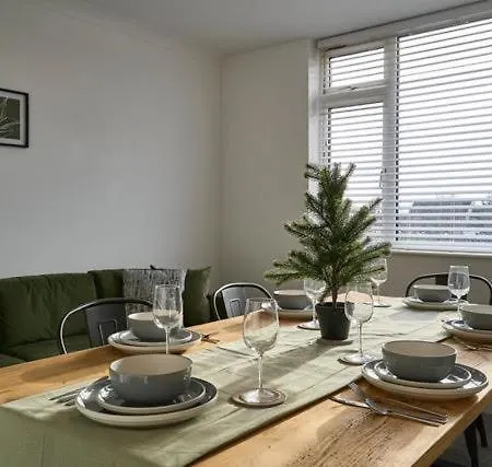 Esmerelda - Sleeps 8 - Contractors - Free Parking Bristol