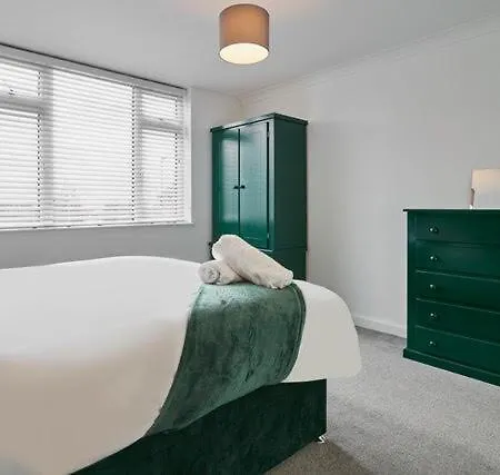 Esmerelda - Sleeps 8 - Contractors - Free Parking Bristol