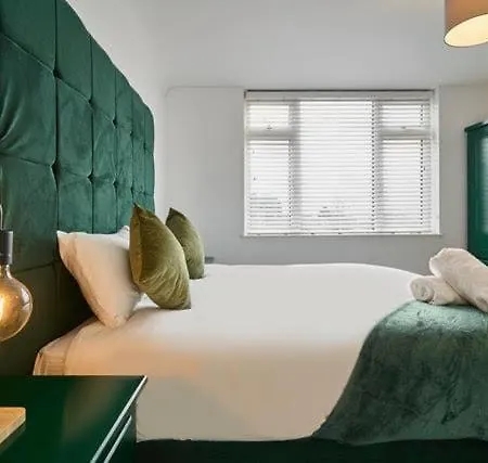 Apartmán Esmerelda - Sleeps 8 - Contractors - Free Parking *