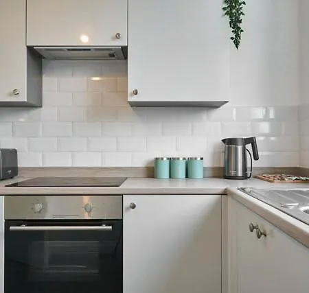 Esmerelda - Sleeps 8 - Contractors - Free Parking Bristol