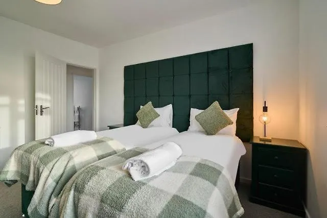 Apartamento Esmerelda - Sleeps 8 - Contractors - Free Parking *