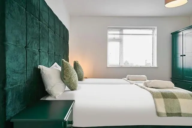 Esmerelda - Sleeps 8 - Contractors - Free Parking * Bristol