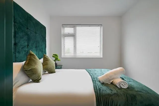 Esmerelda - Sleeps 8 - Contractors - Free Parking *