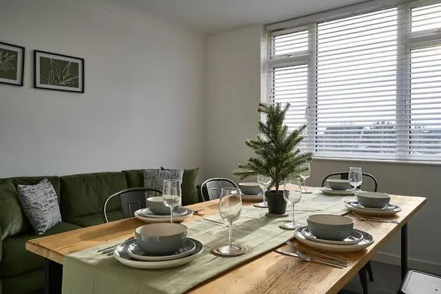 Esmerelda - Sleeps 8 - Contractors - Free Parking Bristol