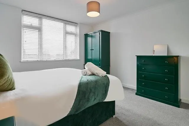 Esmerelda - Sleeps 8 - Contractors - Free Parking Bristol