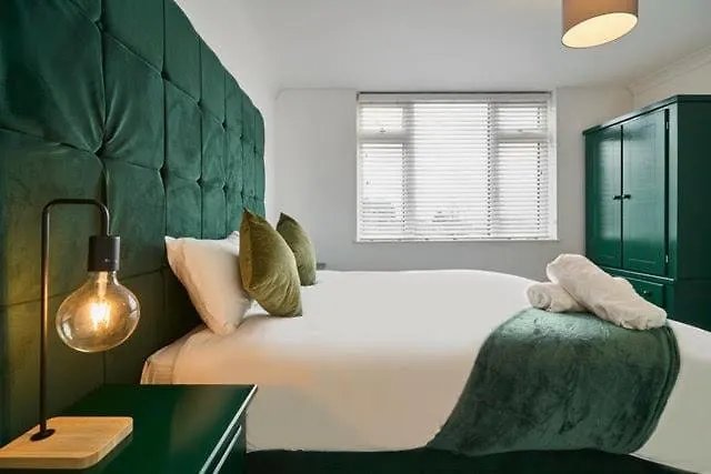 Apartmán Esmerelda - Sleeps 8 - Contractors - Free Parking *