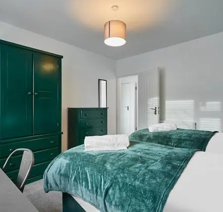 Esmerelda - Sleeps 8 - Contractors - Free Parking アパート *