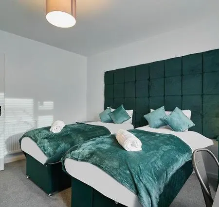 Esmerelda - Sleeps 8 - Contractors - Free Parking