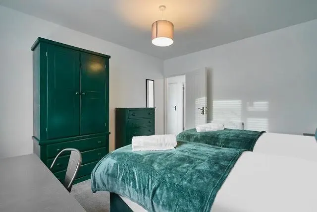 Esmerelda - Sleeps 8 - Contractors - Free Parking Daire *