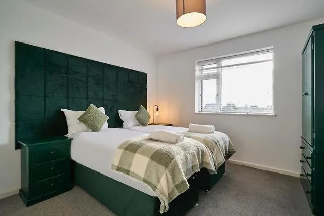 Esmerelda - Sleeps 8 - Contractors - Free Parking Daire *